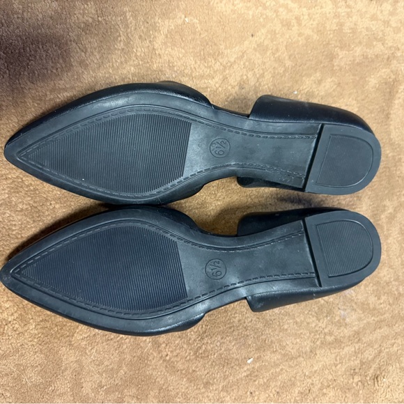 Elegant Black Women's Flats - Picture 3 of 5